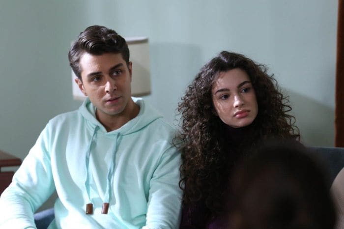 Doruk tiene un gesto con Asiye demostrando su gran amor por ella en 'Hermanos'