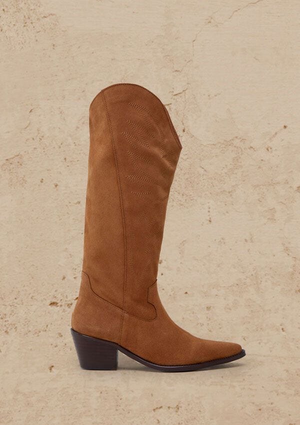 Botas de cowboy de la firma de Sara Carbonero Slow Love en Cortefiel