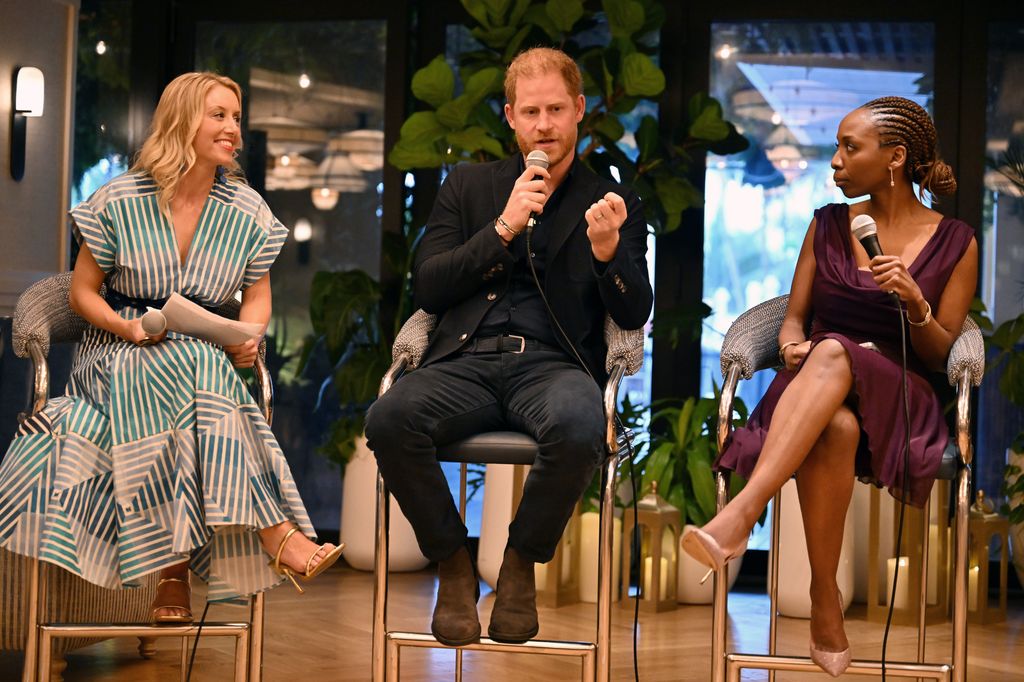 El príncipe Harry y Sophie Chandouka en un acto filantrópico en Miami en abril de 2024, antes de que se produjera la grabación por parte de Netflix del partido benéfico de polo que había organizado Sentebale