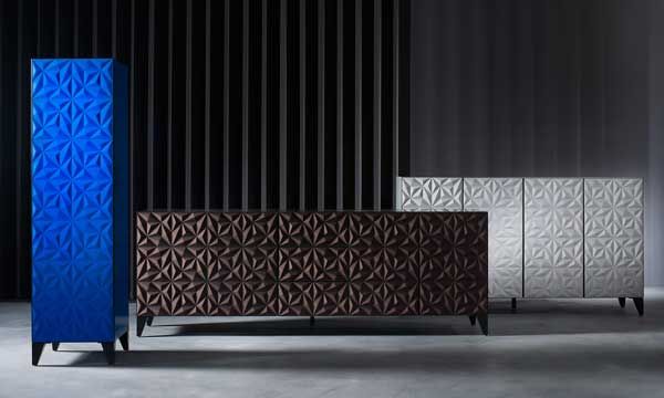 Muebles con apariencia de joya, cuyos frontales están recubiertos de papel pintado en relieve. Sensual al tacto, sus efectos cambian con la luz. De Roche Bobois (roche-bobois.com).
