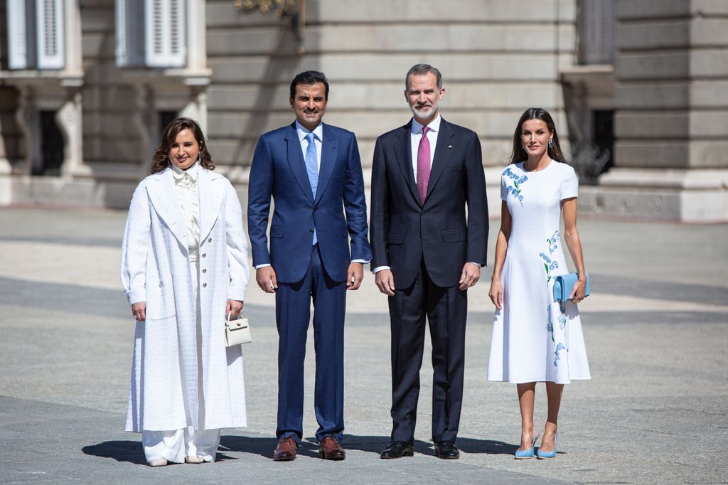 Felipe VI y Doña Letizia durante el recibimiento del Emir de Catar en el Palacio Real de Madrid