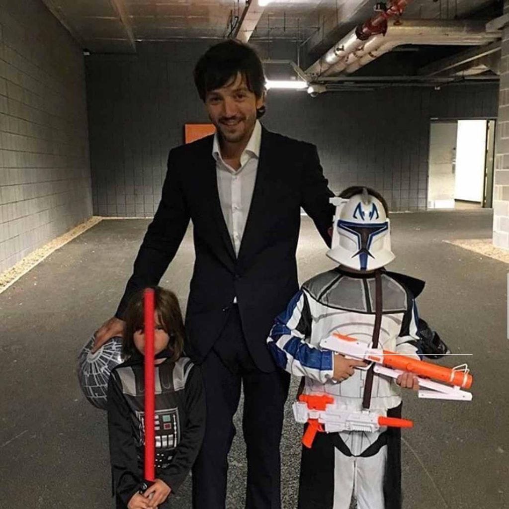 Diego Luna con sus hijos Jerónimo y Fiona