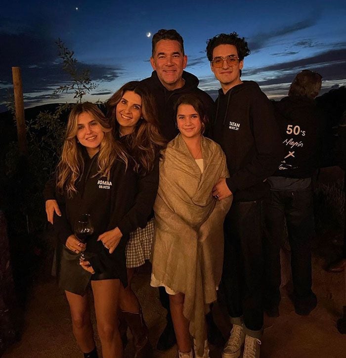 Mayrín Villanueva y sus hijos