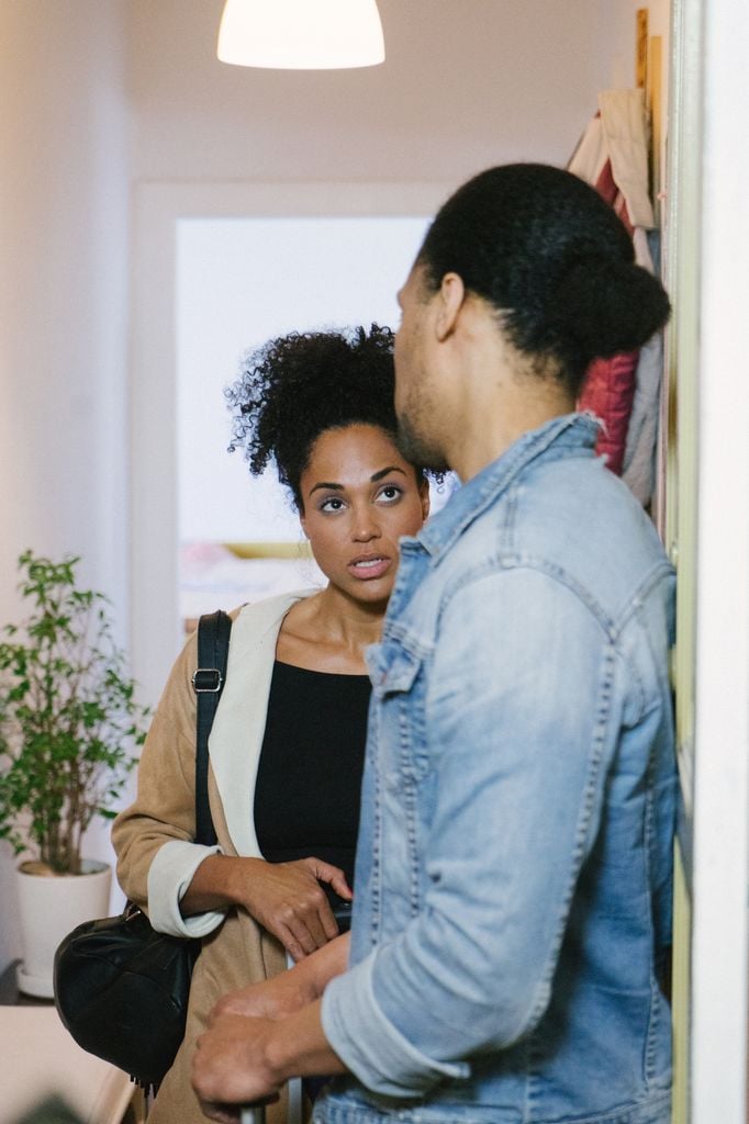 chica hablando hombre