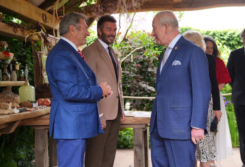 El rey Carlos III, David Beckham y Alan Titchmarsh