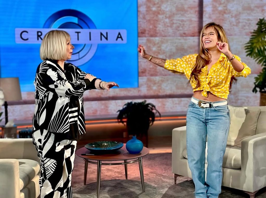 Karol G incluso enseñó a Cristina a bailar como toda una 'Tropicoqueta'