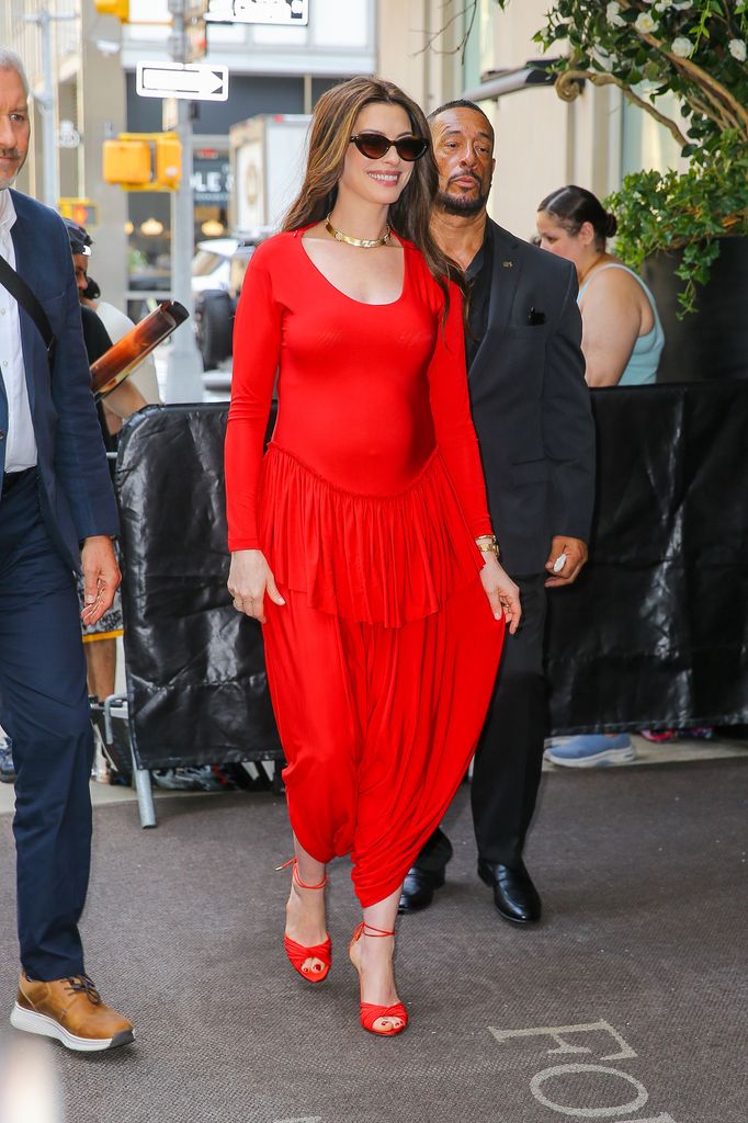 Anne Hathaway promociona la película "The Odyssey" en Nueva York