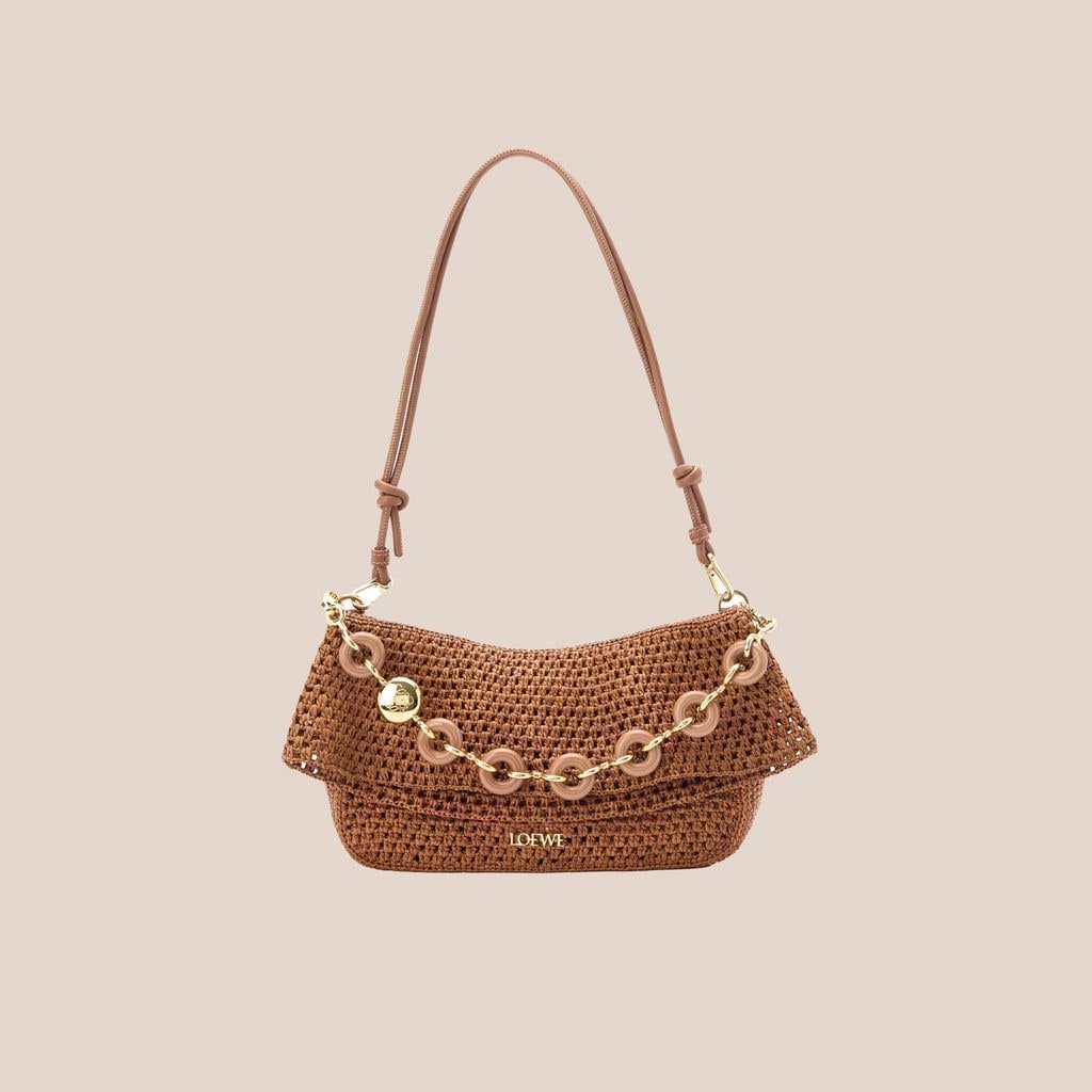 Bolso en rafia y piel de Loewe 