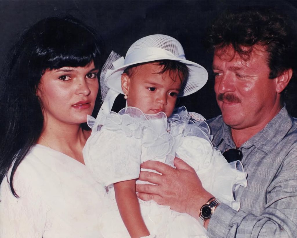 Marta Navarro y Guillermo Giraldo, conocido como "Papá G"; papás de Karol G