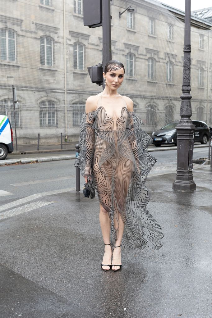 Mary Leest en el desfile de Iris van Herpen en París