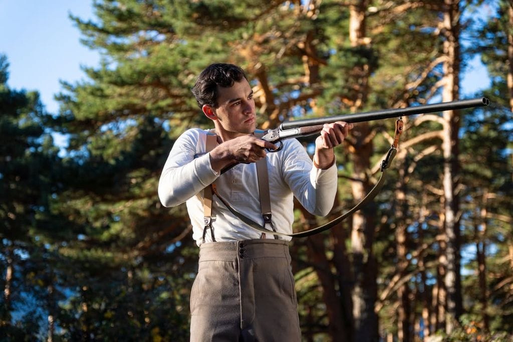 Curro fuera de sí dispuesta a disparar a Manuel