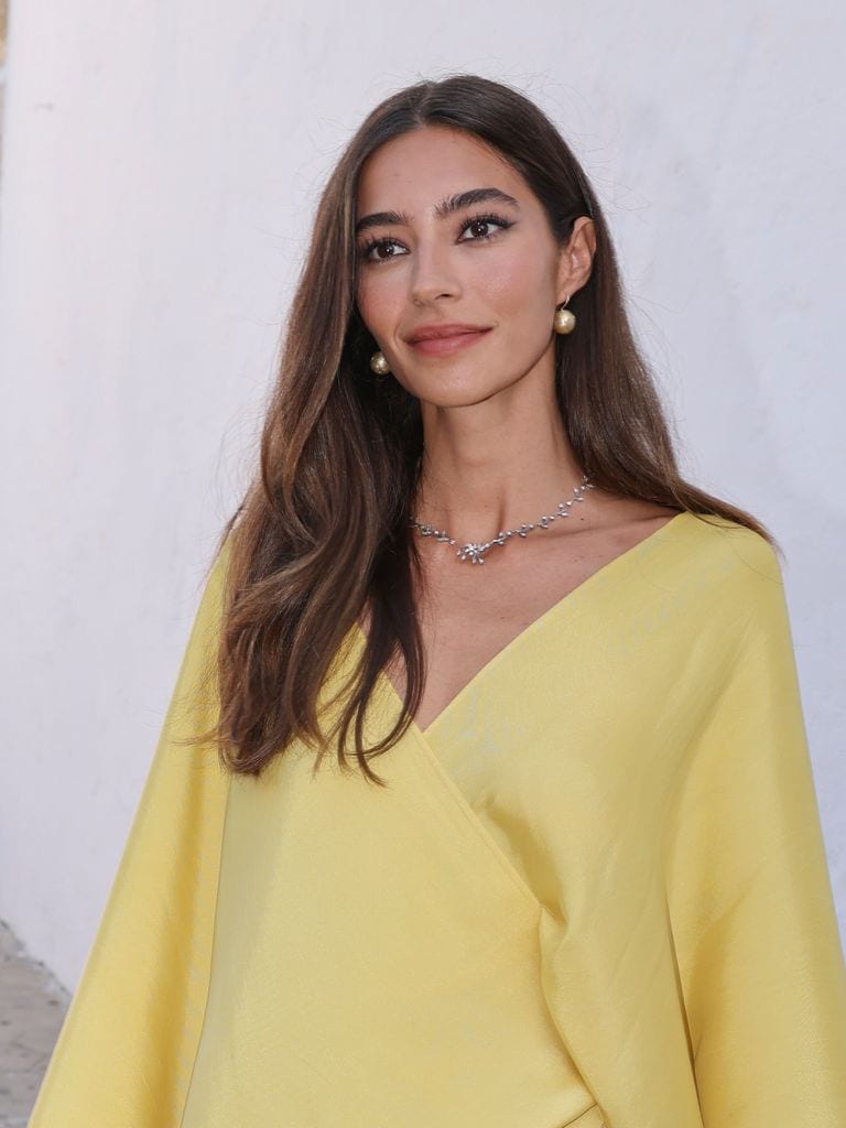 Rocío Crusset en la boda de su hermano Alberto Herrera con Blanca Llandres en Sanlúcar de Barrameda, 2025. 