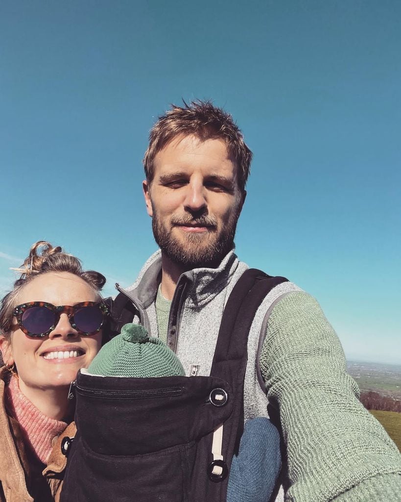 Cressida Bonas junto a su pareja y su primer hijo