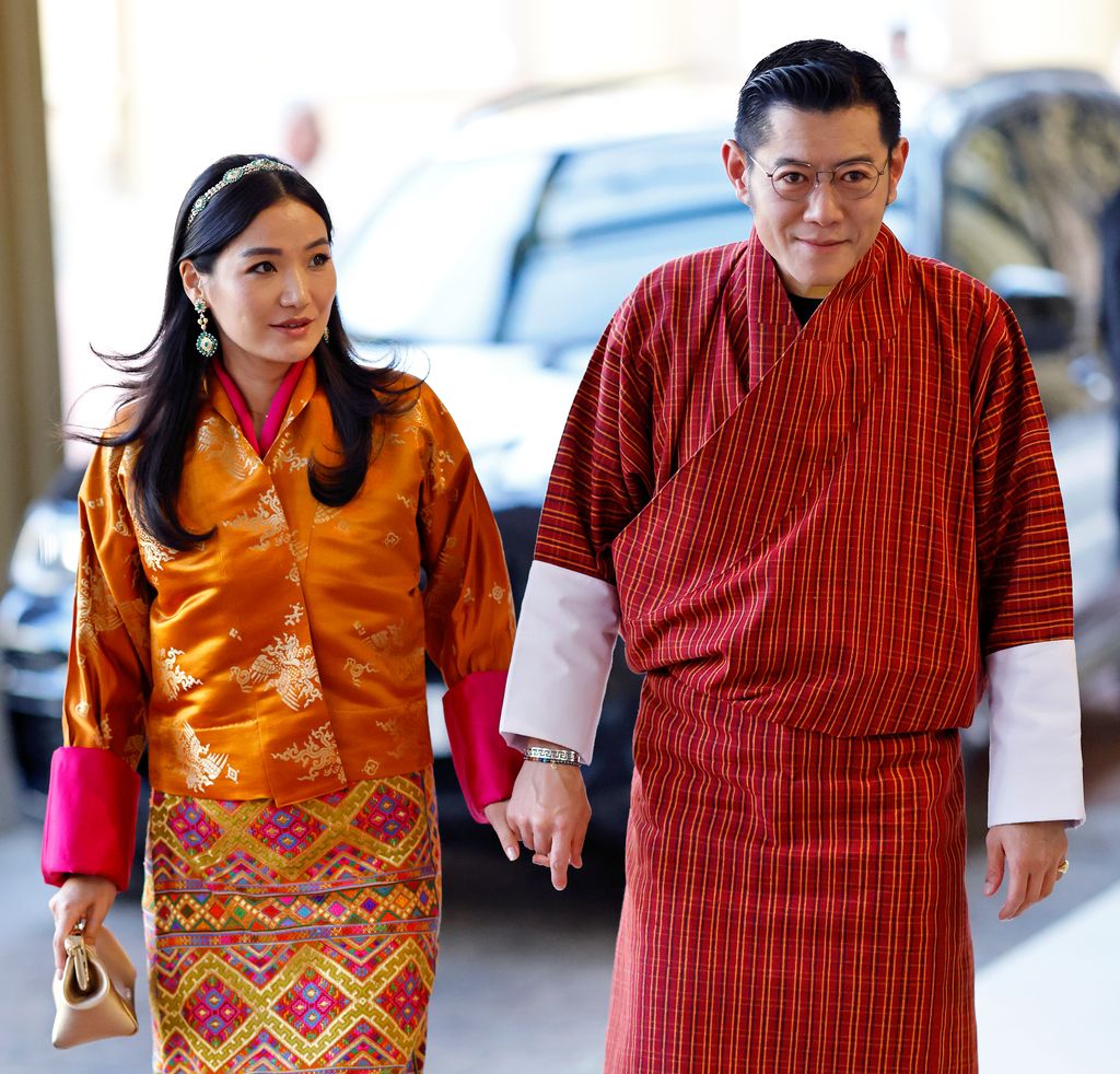 Los reyes de Bután, Jigme Khesar Namgyel Wangchuck y Jetsun Pema han mostrado su pesar por la tragedia y han asegurado que «Bután comparte el dolor de nuestros vecinos»