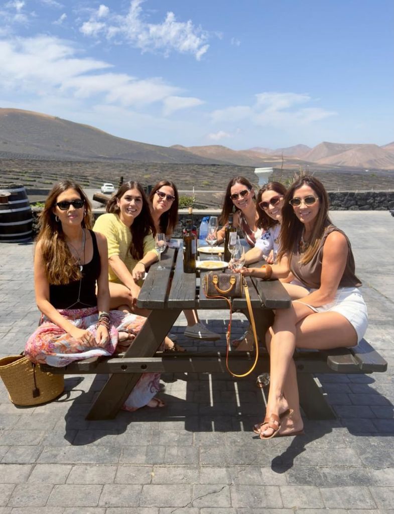 Sara Carbonero junto a sus amigas en Lanzarote