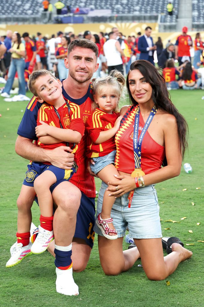 Aymeric Laporte con su mujer