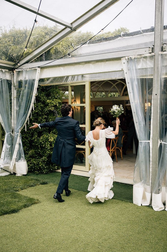 Natalia con vestido de novia de Manuel de Vivar en su boda con Nacho, celebrada en Castiello de Selorio