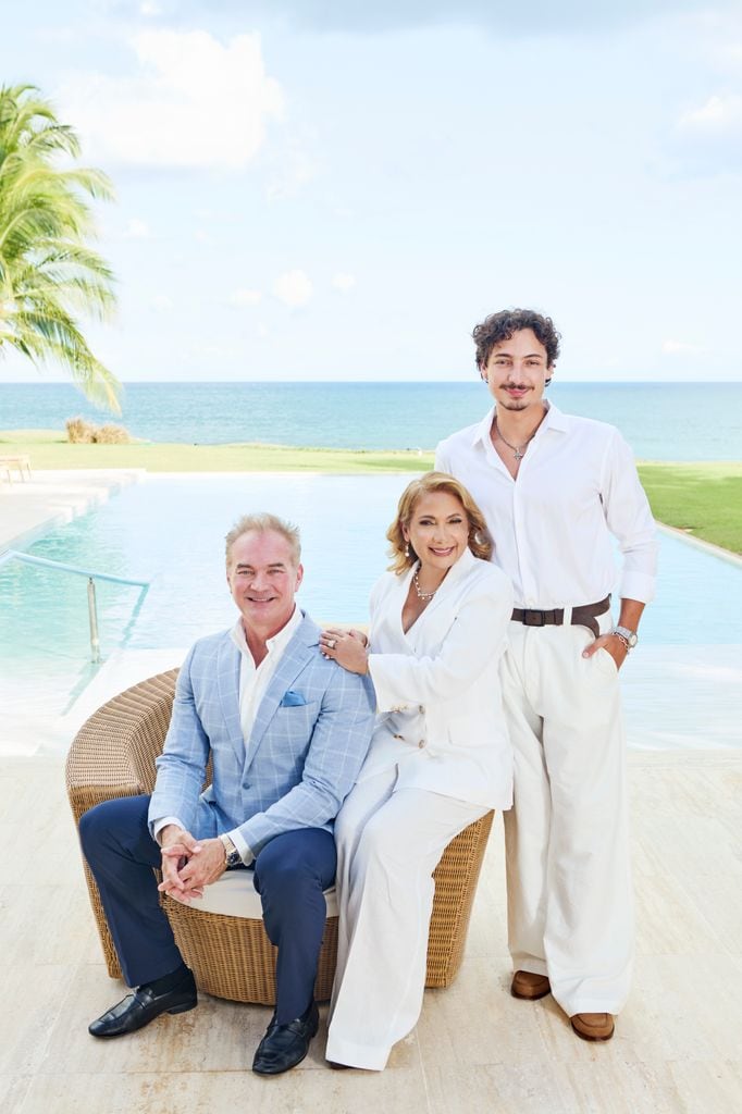 Jason Kycek junto a su familia, su esposa, Loida y su hijo Christian 