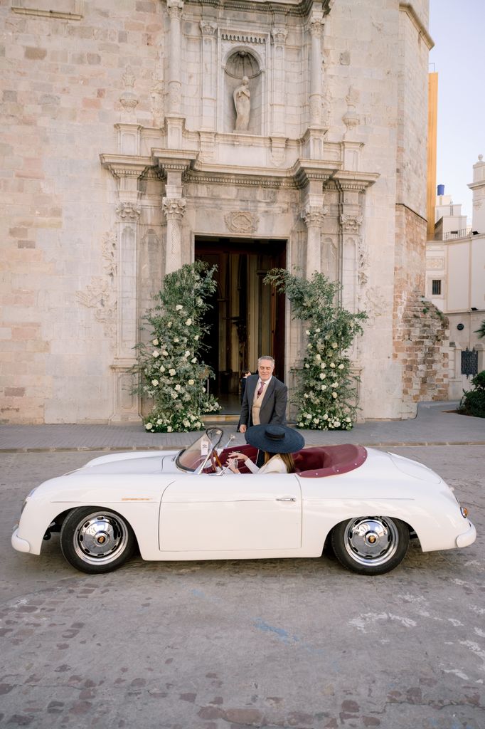 Coche clásico de boda