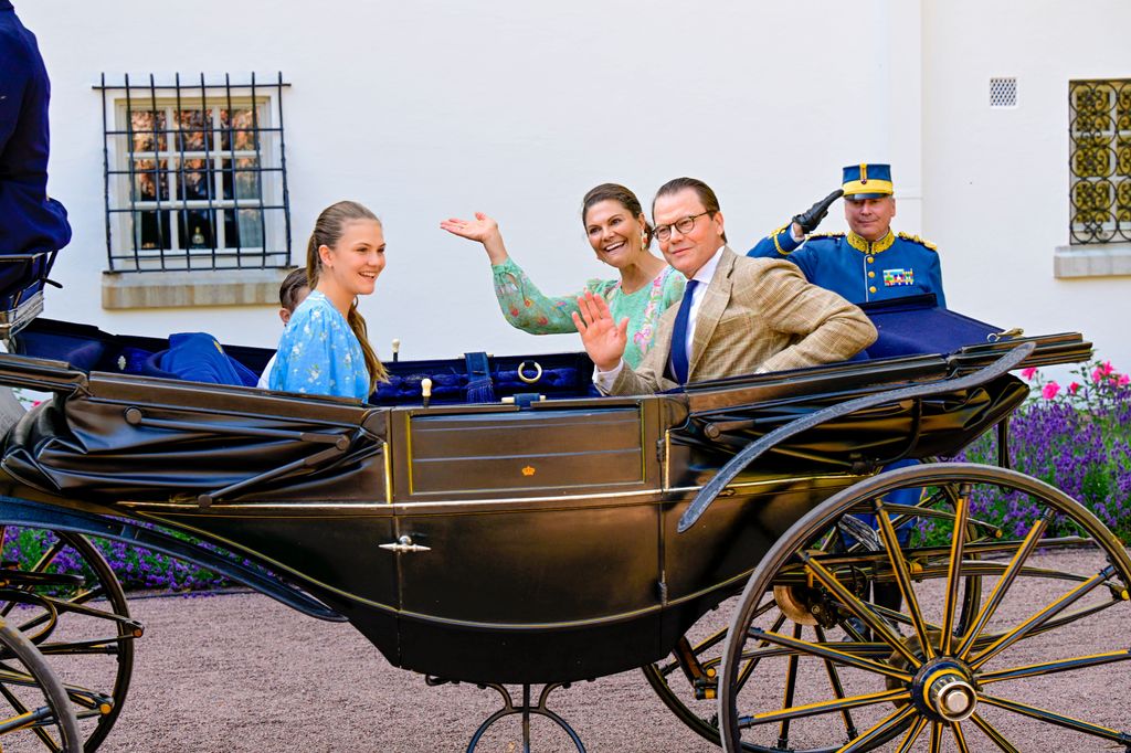 La familia real de Suecia celebrando el 48 cumpleaños de la princesa Victoria