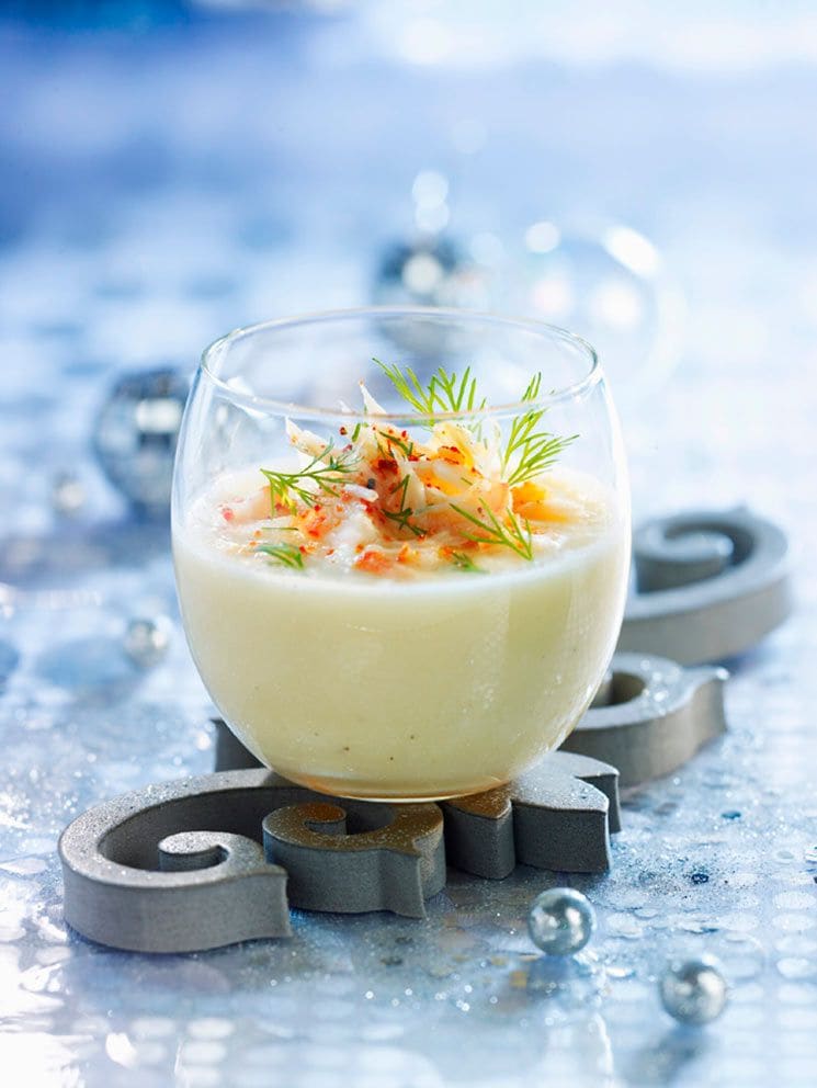 Crema de espárragos blancos con carne de cangrejo y eneldo