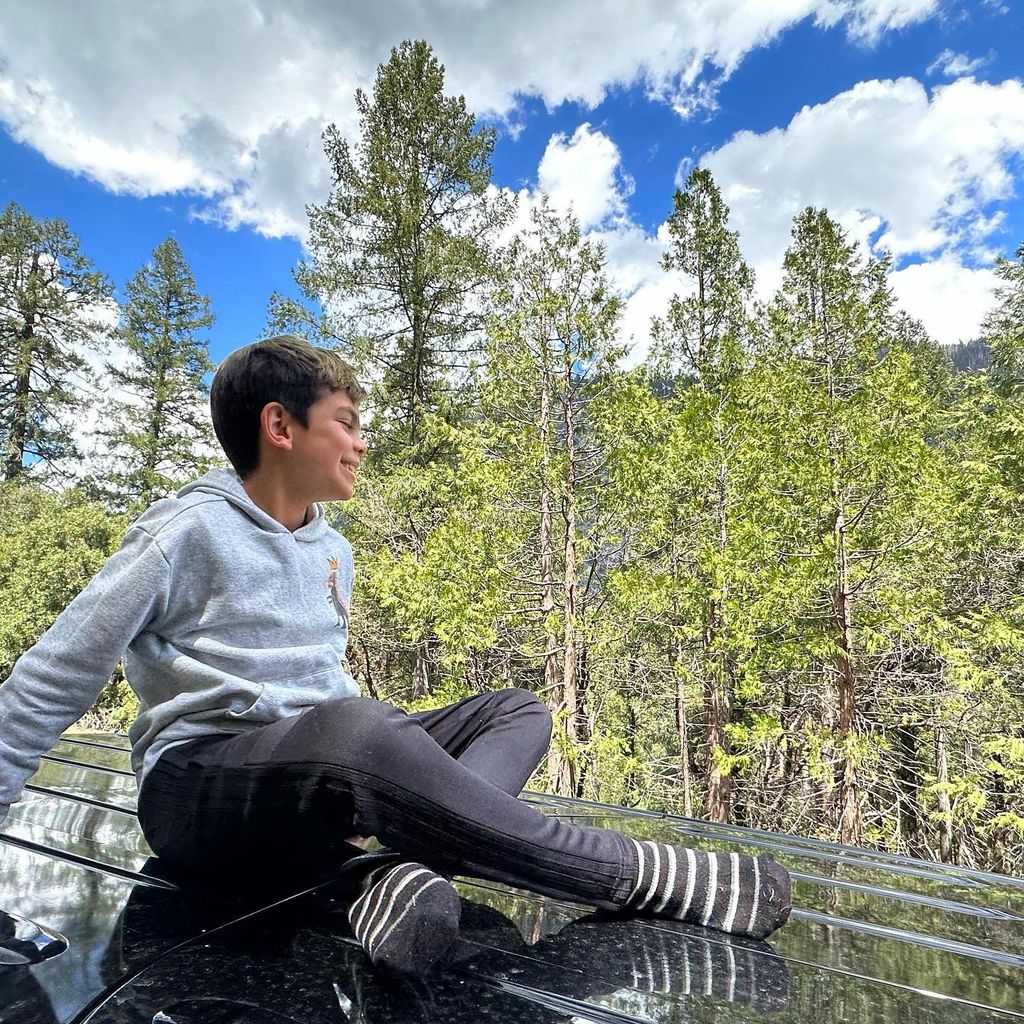 alejandra espinoza y su familia en el parque yosemite