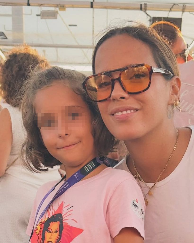 Gloria Camila con su sobrina Rocío, hija de José Fernando y Michu