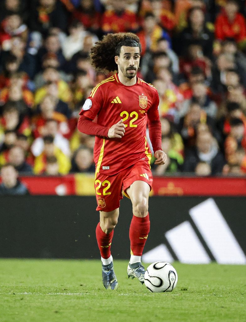 Marc Cucurella jugando un partido
