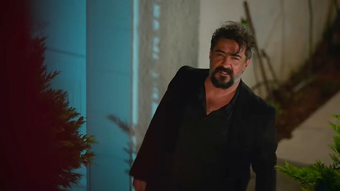 Avance de 'Hermanos': Akif no puede soportar que Süreyya se haya comprometido con Yaman
