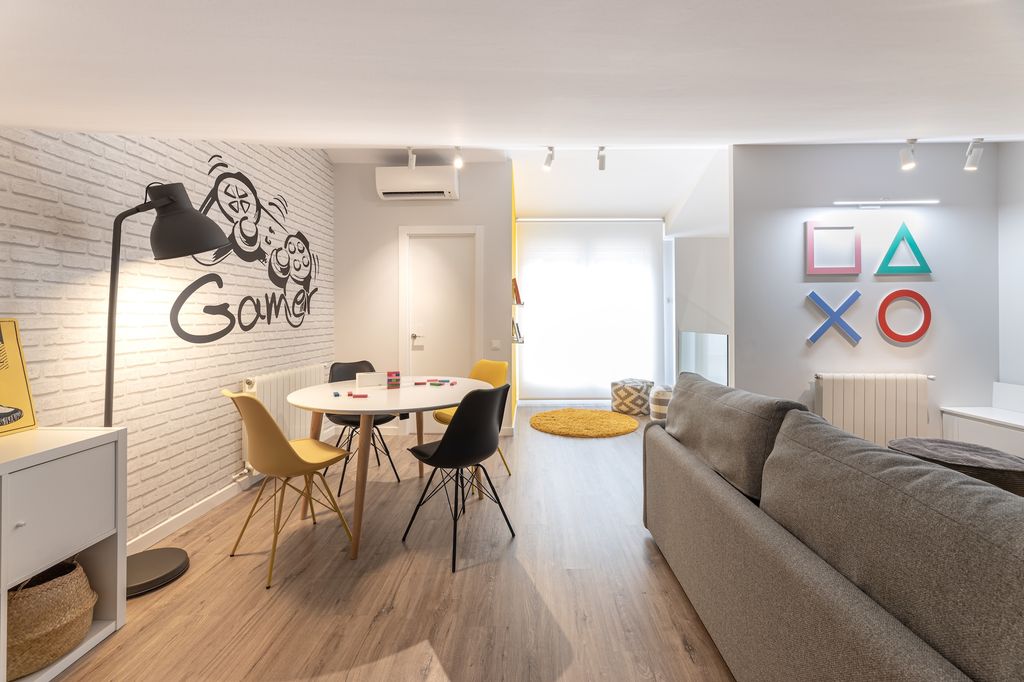 Salón con zona para jugar. 
