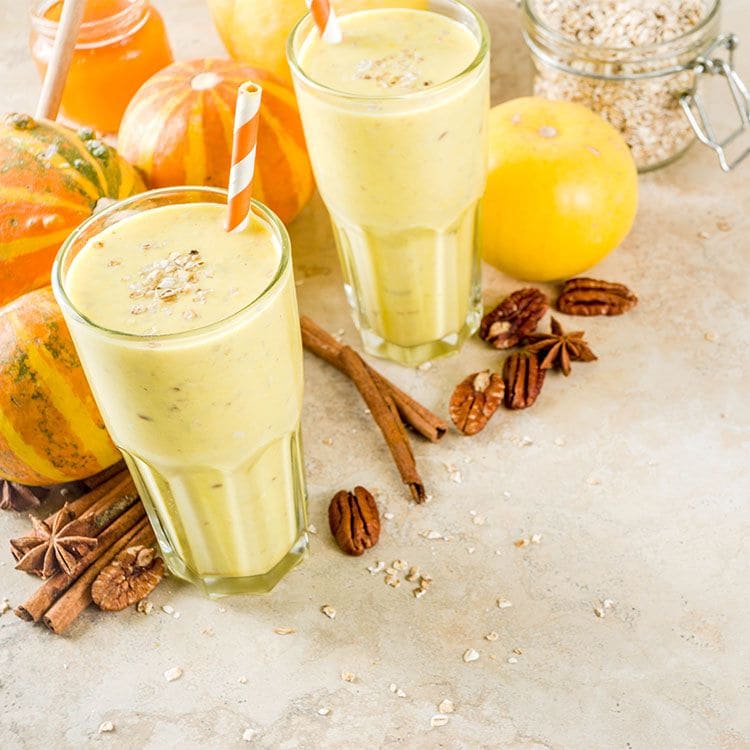 'Smoothie' de calabaza, naranja, nueces pecanas, miel, avena, canela y anís