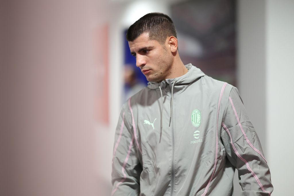 Plano medio de Álvaro Morata  entrenando con el AC Milan