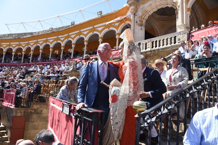 Juan Ramón Lucas y Sandra Ibarra en la Maestranza