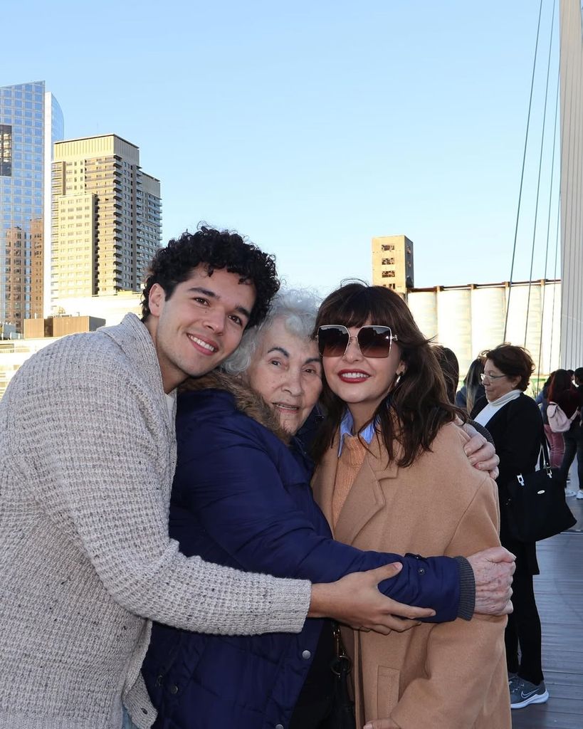 La familia recorrió la ciudad donde se dio el flechazo entre don Roberto Cantoral y doña Itatí Zucchi.