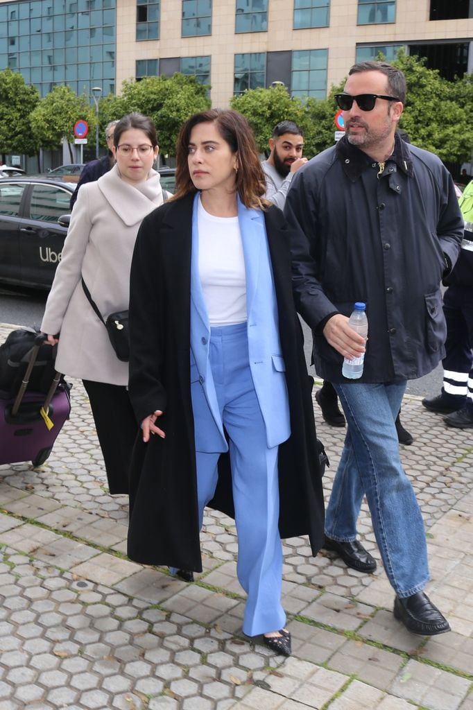María León llega al Juzgado de lo Penal número 12 de Sevilla para declarar ante el juez acusada de agredir a una policía local, a 14 de marzo de 2025, en Sevilla (Andalucía, España). Los hechos, según el relato inicial de la Policía Local hispalense, acontecieron la madrugada del 1 de octubre de 2022 en las inmediaciones de la avenida de María Luisa de la capital hispalense, donde según la versión de los uniformados, varios agentes acudieron ante el aviso sobre un ciclista que se encontraba con signos de embriaguez