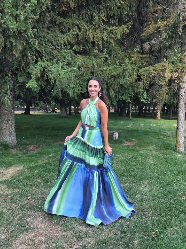 Paula Echevarría con look de invitada en la boda de los hijos de unos amigos, 2026.