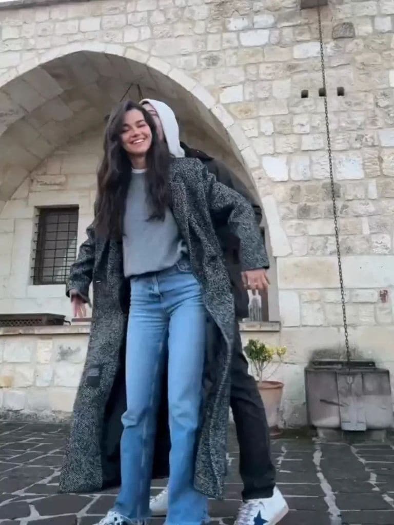 Unas horas antes, era Selim quien hací oficial su relación el actor con ests fotos