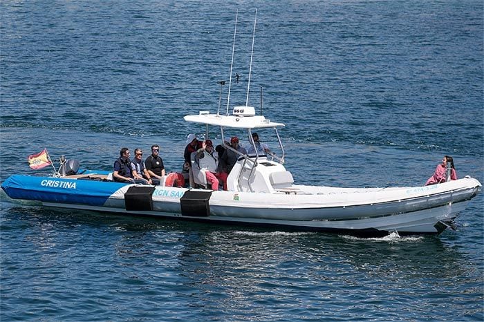 El rey Juan Carlos en una zodiac en Sanxenxo