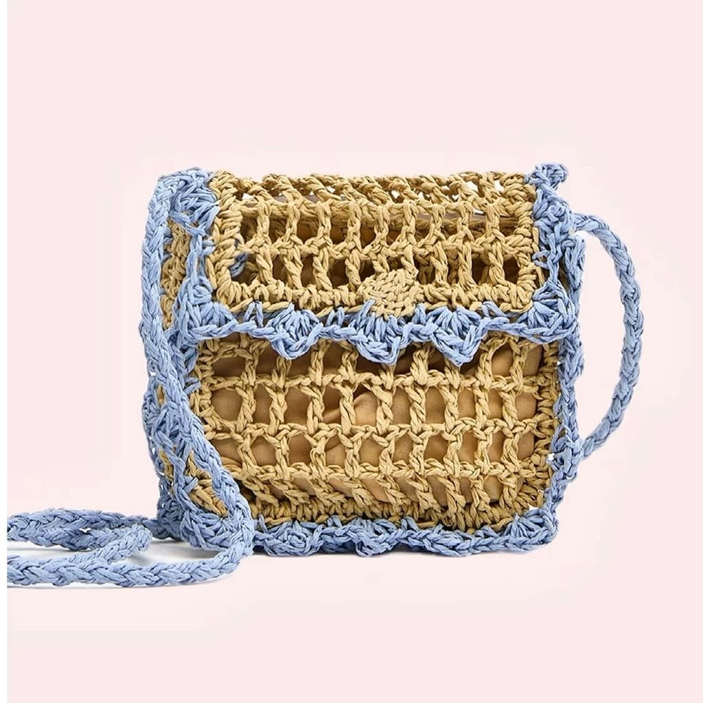 Bolso-bandolera de rafia disponible en Lefties