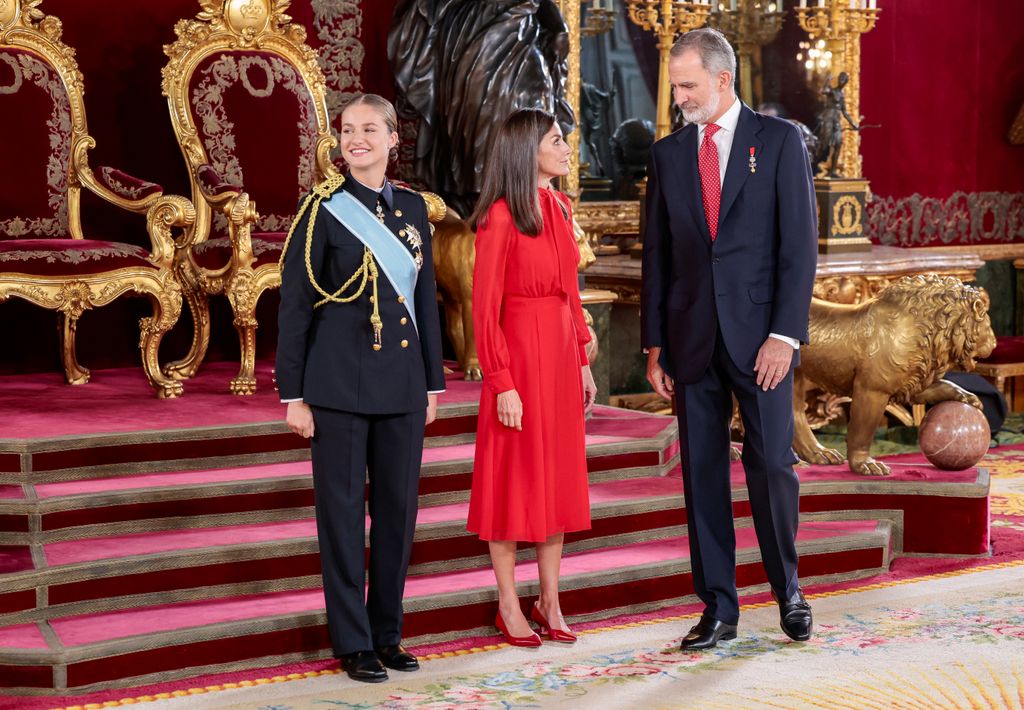 Rey Felipe y princesa Leonor en el Besa Manos 2024
