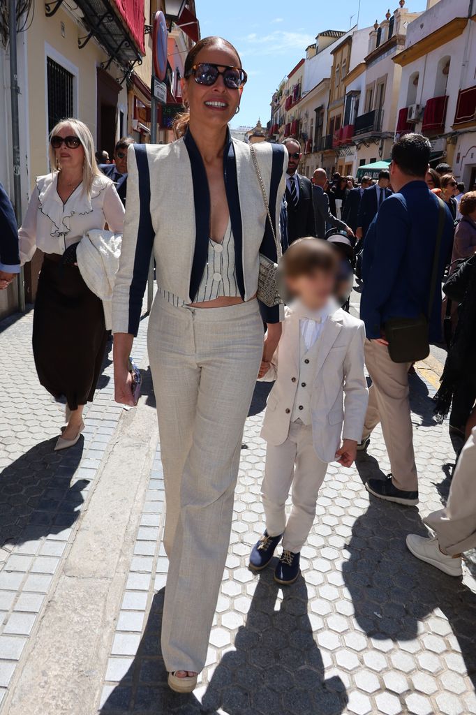 Eva González en la Semana Santa de Sevilla.