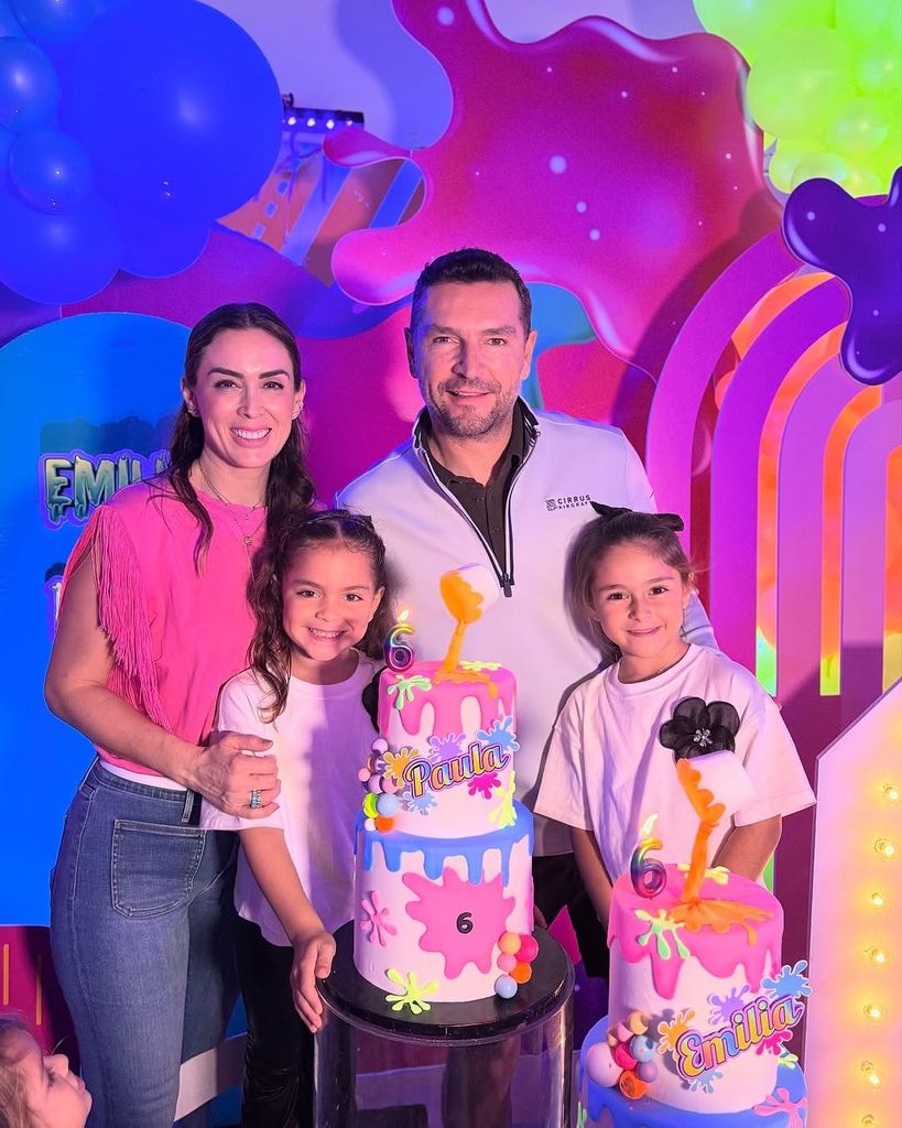 Jacky Bracamontes y su familia
