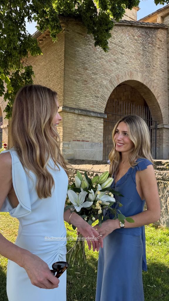 Helene Svedin junto a su hija Daniela tras graduarse en Medicina en la Universidad de Navarra