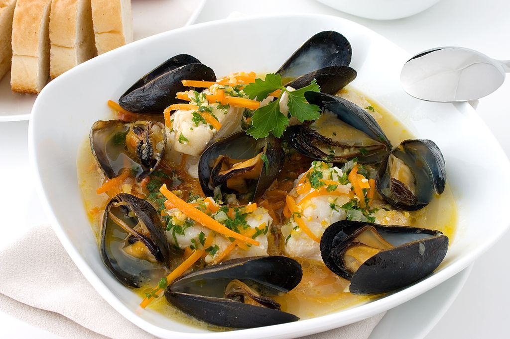 Guiso de mejillones con pescado blanco
