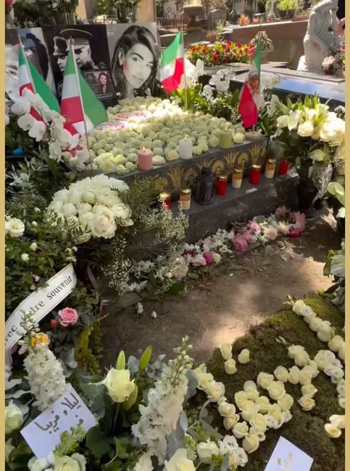 La emperatriz Farah compartió imágenes de la diáspora iraní que llegó al cementerio Passy de París con motivo del 25 aniversario del fallecimiento de su hija pequeña, la princesa Leila