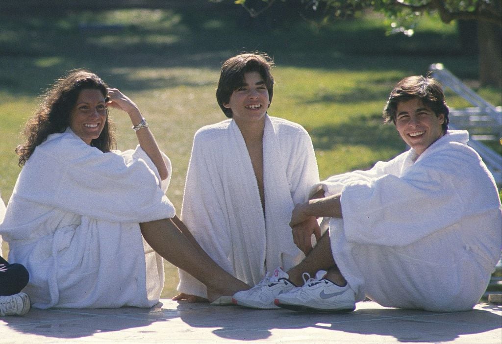 Carmen Ordóñez con sus hijos Francisco y Cayetano