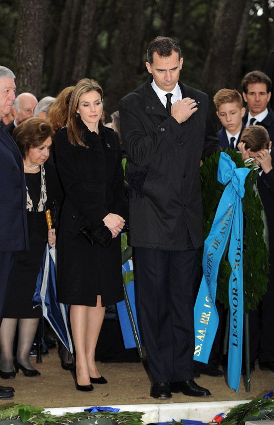 Don Felipe y doña Letizia en el cementerio de Tatoi