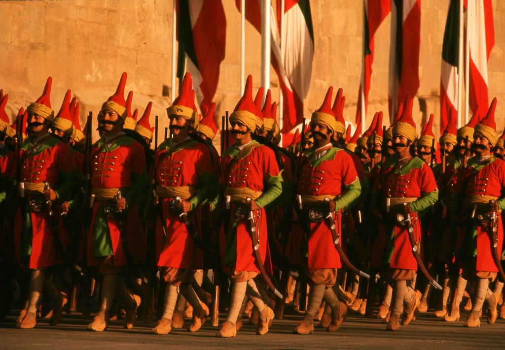 Desfile por el 2.500 aniversario del imperio peras
