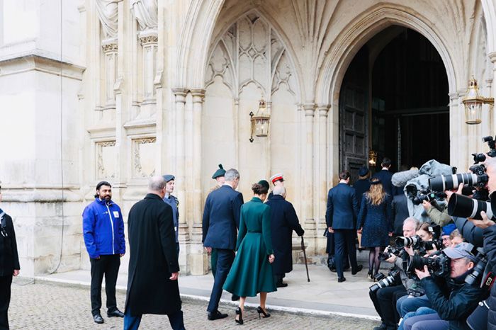 Don Felipe y doña Letizia asisten a la solemne despedida de su 'querido tío Philip'