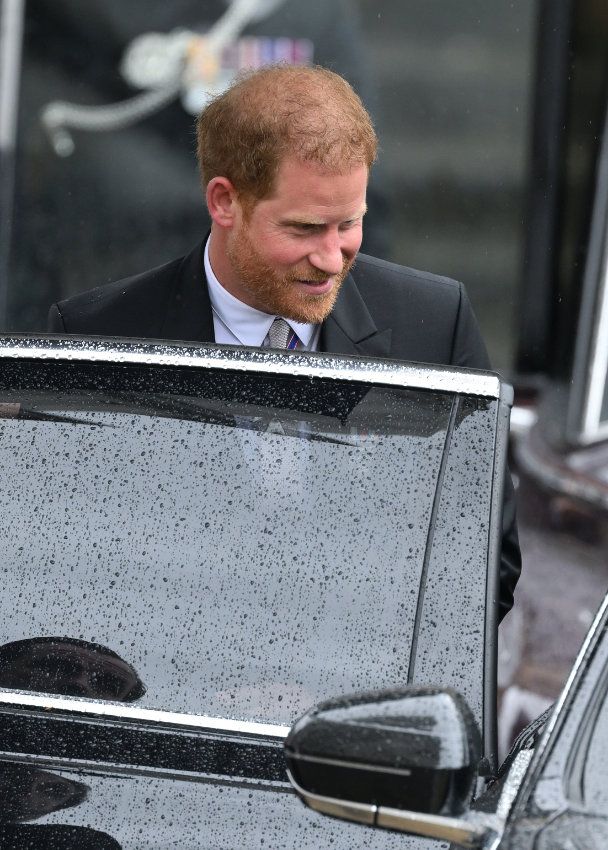 El príncipe Harry en la coronación de Carlos III